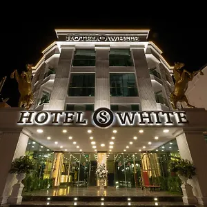 Otel S White ***